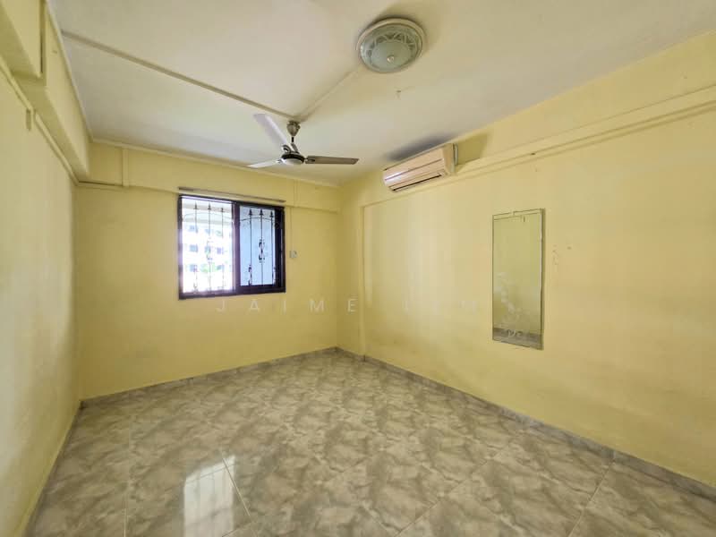 729 Clementi West Street 2, 729 Clementi West Street 2, 2 Bedrooms, 732 sqft, HDB Flat For Sale, by Jaime Lim, 500231970 - Bedroom 1 - PropertyGuru.com.sg