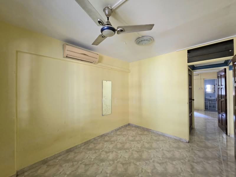 729 Clementi West Street 2, 729 Clementi West Street 2, 2 Bedrooms, 732 sqft, HDB Flat For Sale, by Jaime Lim, 500231970 - Bedroom 1 - PropertyGuru.com.sg