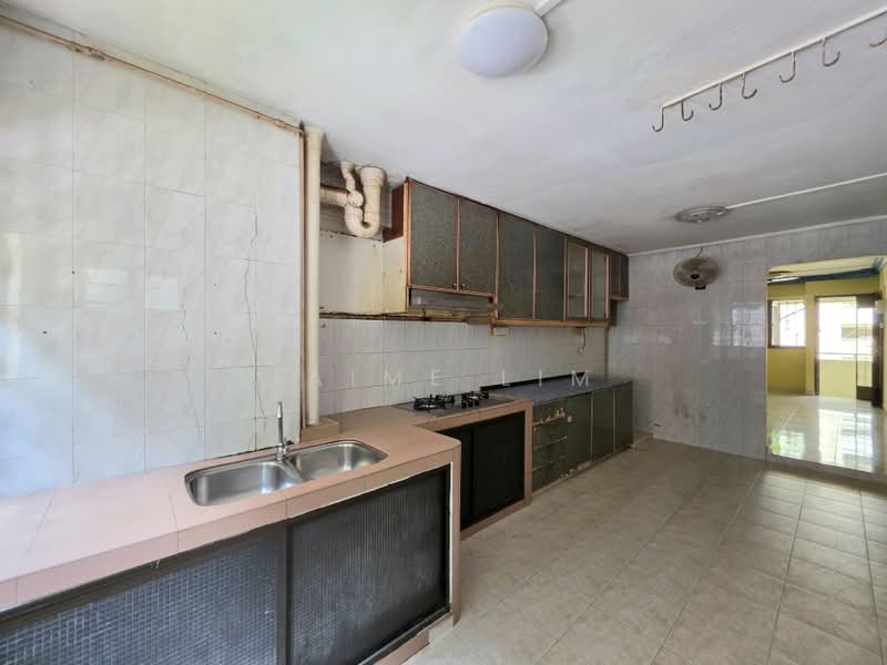 729 Clementi West Street 2, 729 Clementi West Street 2, 2 Bedrooms, 732 sqft, HDB Flat For Sale, by Jaime Lim, 500231970 - Kitchen - PropertyGuru.com.sg