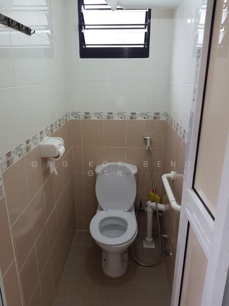 533 Upper Cross Street, 533 Upper Cross Street, 2 Bedrooms, 646 sqft, HDB Flat For Sale, by Ong Kok Beng Gary, 500231973 - Bathroom - PropertyGuru.com.sg