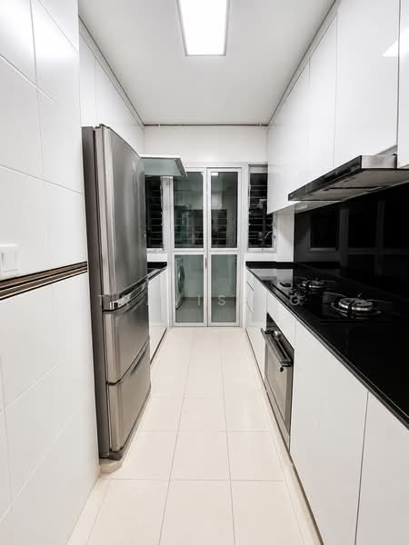 673A Edgefield Plains, 673A Edgefield Plains, 2 Bedrooms, 700 sqft, HDB Flat For Sale, by Travis Ng, 500231975 - Kitchen - PropertyGuru.com.sg