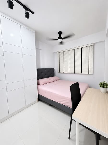 673A Edgefield Plains, 673A Edgefield Plains, 2 Bedrooms, 700 sqft, HDB Flat For Sale, by Travis Ng, 500231975 - Master Bedroom - PropertyGuru.com.sg