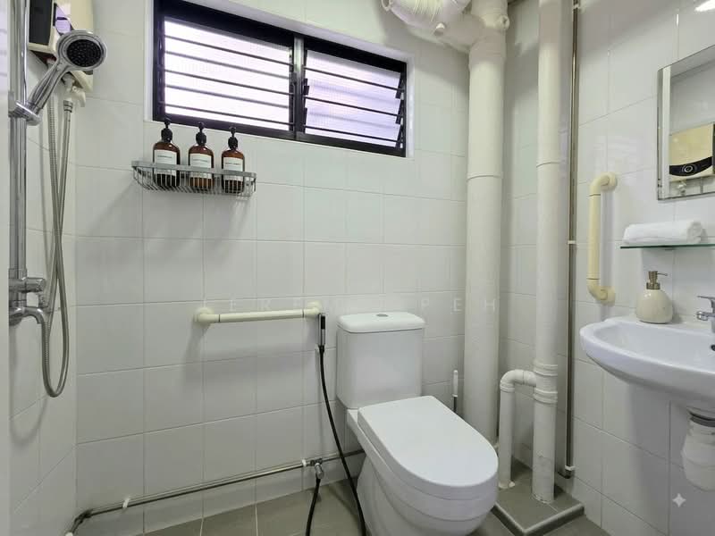 318 Ubi Avenue 1, 318 Ubi Avenue 1, 3 Bedrooms, 904 sqft, HDB Flat For Sale, by Jeremy Peh, 500231977 - Bathroom - PropertyGuru.com.sg