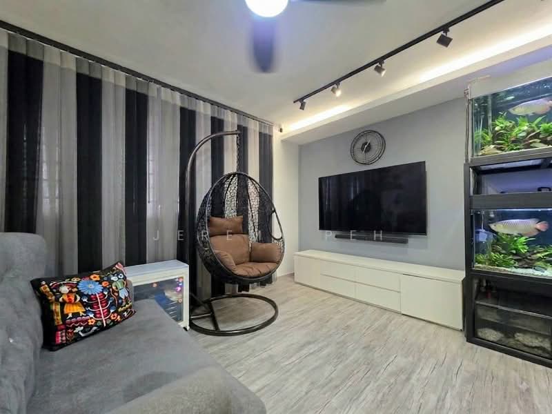 318 Ubi Avenue 1, 318 Ubi Avenue 1, 3 Bedrooms, 904 sqft, HDB Flat For Sale, by Jeremy Peh, 500231977 - Living Room - PropertyGuru.com.sg