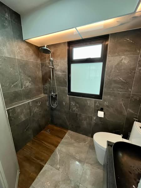 365A Upper Serangoon Road, 365A Upper Serangoon Road, 3 Bedrooms, 990 sqft, HDB Flat For Sale, by Evelyn Tan, 500231985 - Master Bathroom - PropertyGuru.com.sg