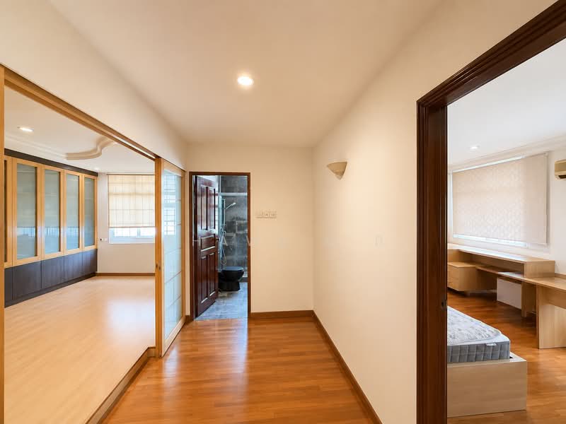 Corner Terrace 2.5 storey 6 bedroom, , 6 Bedrooms, 4,000 sqft, Corner Terrace For Sale, by Shawa G B, 500231988 - Corridor - PropertyGuru.com.sg