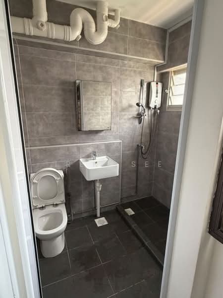 633 Pasir Ris Drive 3, 633 Pasir Ris Drive 3, Room Rental, 200 sqft, HDB Flat For Rent, by Irene See, 500231995 - Bathroom - PropertyGuru.com.sg