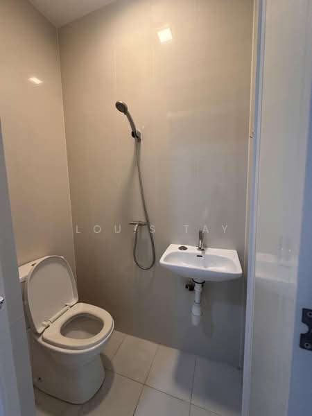 d'Leedon (Former Farrer Court), 13 Leedon Heights, 3 Bedrooms, 1,657 sqft, Condominium For Rent, by Louis Tay, 500232002 - Bathroom - PropertyGuru.com.sg