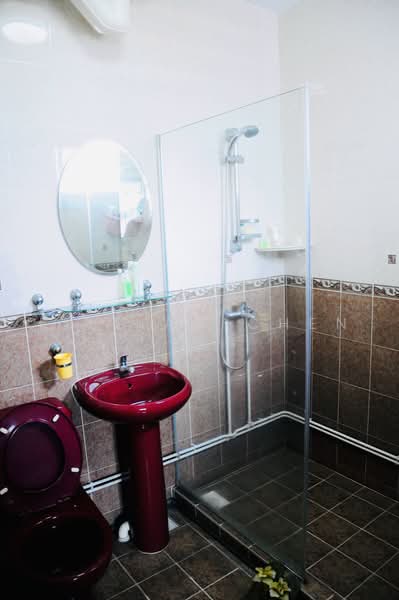 804 Woodlands Street 81, 804 Woodlands Street 81, 4 Bedrooms, 1,500 sqft, HDB Flat For Sale, by Lillian Chen, 500232004 - Bathroom - PropertyGuru.com.sg