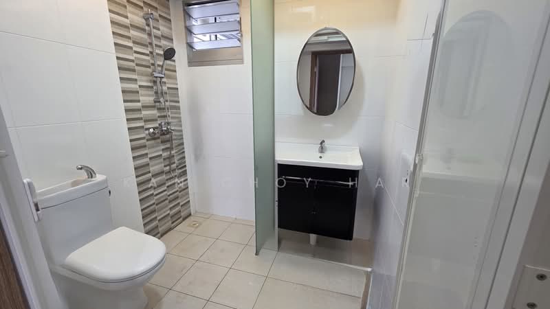 409B Northshore Drive, 409B Northshore Drive, 3 Bedrooms, 1,012 sqft, HDB Flat For Rent, by Kan Choy Har, 500232010 - Bathroom - PropertyGuru.com.sg