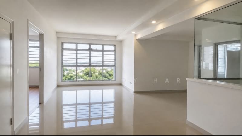 409B Northshore Drive, 409B Northshore Drive, 3 Bedrooms, 1,012 sqft, HDB Flat For Rent, by Kan Choy Har, 500232010 - Living Room - PropertyGuru.com.sg
