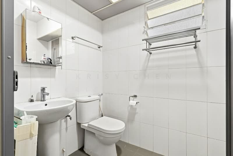 288A Compassvale Crescent, 288A Compassvale Crescent, 4 Bedrooms, 1,216 sqft, HDB Flat For Sale, by Krisy Chen, 500232016 - Bathroom - PropertyGuru.com.sg