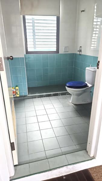Toh Guan Centre, 21 Toh Guan Road East, 958 sqft, Factory / Workshop (B2) For Rent, by Terrance Khoo, 500232025 - Bathroom - CommercialGuru.com.sg