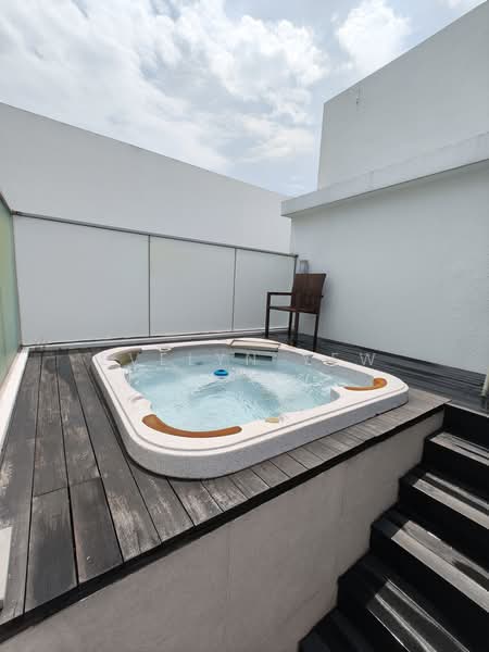 Kovan Residences, 7A Kovan Road, 4 Bedrooms, 3,283 sqft, Condominium For Rent, by Evelyn Yew, 500232041 - Jacuzzi - PropertyGuru.com.sg