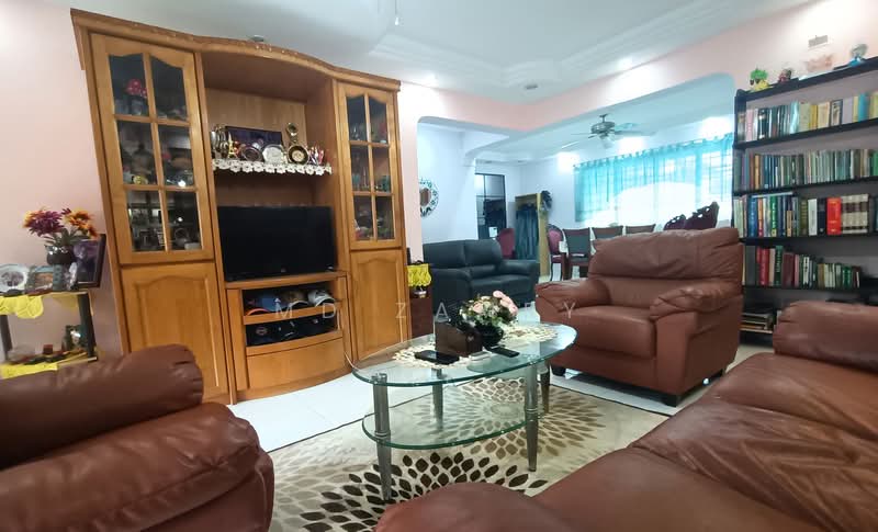 127 Tampines Street 11, 127 Tampines Street 11, 3 Bedrooms, 1,420 sqft, HDB Flat For Sale, by Md Zamry, 500232059 - Living Room - PropertyGuru.com.sg