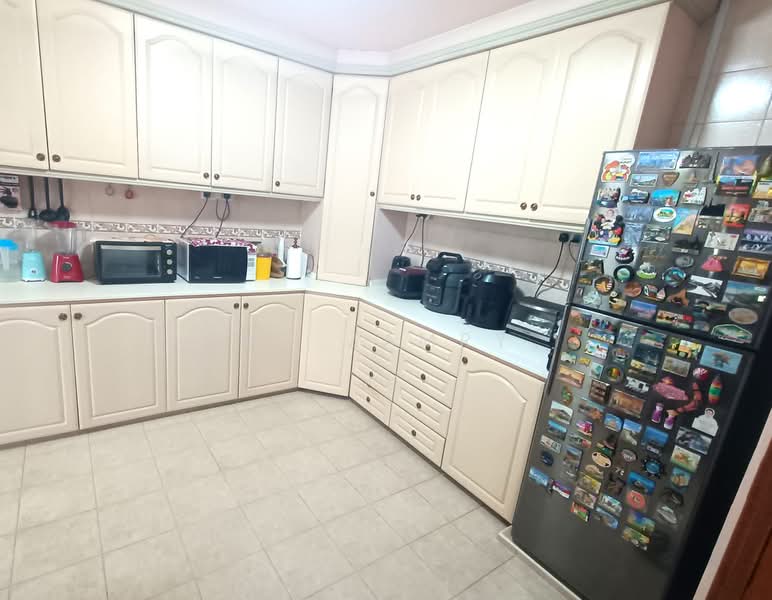 127 Tampines Street 11, 127 Tampines Street 11, 3 Bedrooms, 1,420 sqft, HDB Flat For Sale, by Md Zamry, 500232059 - Kitchen - PropertyGuru.com.sg