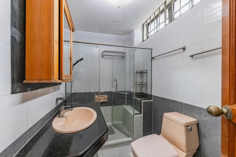 Semi D in D21 Upper Bukit Timah, , 4 Bedrooms, 2,868 sqft, Semi-Detached House For Sale, by Wes Teo, 500232085 - Bathroom - PropertyGuru.com.sg
