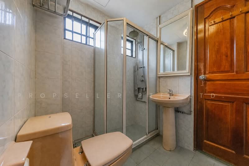 Semi D in D21 Upper Bukit Timah, , 4 Bedrooms, 2,868 sqft, Semi-Detached House For Sale, by Wes Teo, 500232085 - Bathroom - PropertyGuru.com.sg