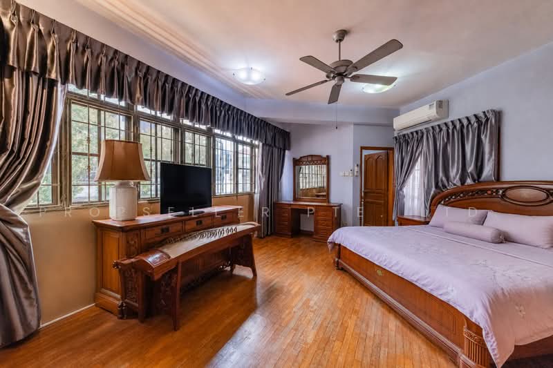 Semi D in D21 Upper Bukit Timah, , 4 Bedrooms, 2,868 sqft, Semi-Detached House For Sale, by Wes Teo, 500232085 - Bedroom - PropertyGuru.com.sg