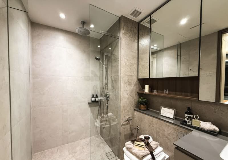 Norwood Grand, 10 Champions Way, 2 Bedrooms, 624 sqft, Condominium For Rent, by Ignatius Tan, 500232107 - Master Bathroom - PropertyGuru.com.sg