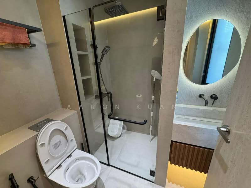 Midview City, 18 Sin Ming Lane, 1,432 sqft, Light Industrial (B1) For Sale, by Aaron Kuan, 500232108 - Bathroom - CommercialGuru.com.sg