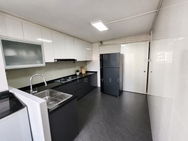 241 Jurong East Street 24, 241 Jurong East Street 24, 2 Bedrooms, 732 sqft, HDB Flat For Sale, by Eric Yeo, 500232109 - Kitchen - PropertyGuru.com.sg