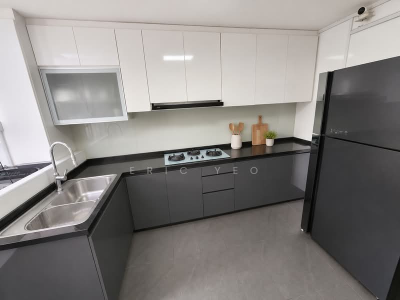 241 Jurong East Street 24, 241 Jurong East Street 24, 2 Bedrooms, 732 sqft, HDB Flat For Sale, by Eric Yeo, 500232109 - Kitchen - PropertyGuru.com.sg