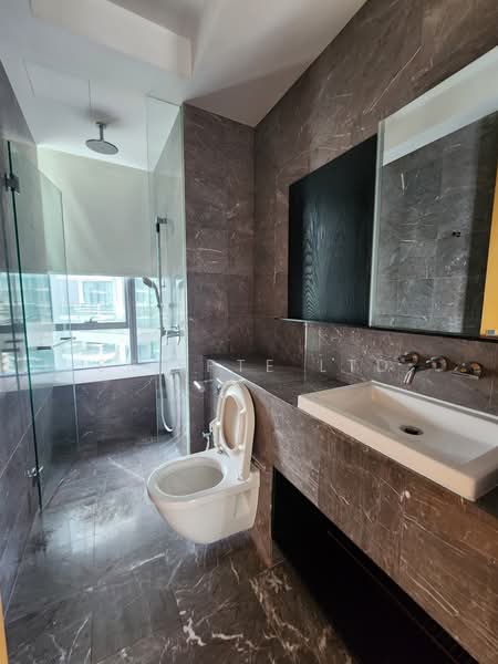 Helios Residences, 15 Cairnhill Circle, 2 Bedrooms, 1,281 sqft, Condominium For Rent, by VINCENT LYE, 500232126 - Bathroom - PropertyGuru.com.sg