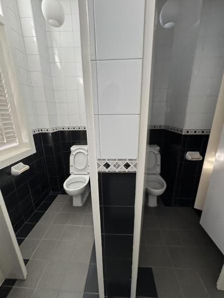 Neil Road, Neil Road, Chinatown / Tanjong Pagar, 1,270 sqft, Office For Rent, by Davin Samuel, 500232130 - Bathroom - CommercialGuru.com.sg