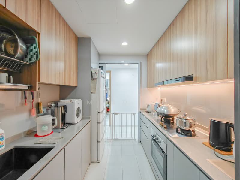 The Topiary, 21 Fernvale Lane, 3 Bedrooms, 1,044 sqft, Executive Condominium For Sale, by Edmund Lim, 500232135 - Kitchen - PropertyGuru.com.sg