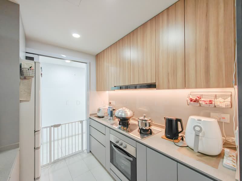 The Topiary, 21 Fernvale Lane, 3 Bedrooms, 1,044 sqft, Executive Condominium For Sale, by Edmund Lim, 500232135 - Kitchen - PropertyGuru.com.sg