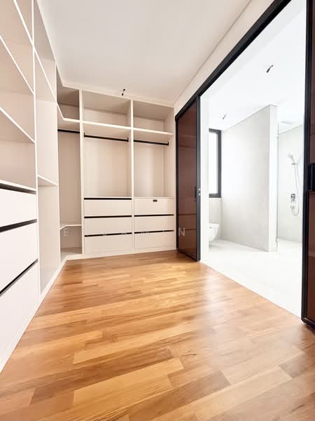 BRAND NEW SEMID, MOVE IN READY!!!, KOVAN VICINITY, 7 Bedrooms, 7,000 sqft, Semi-Detached House For Sale, by Benjamin Poh, 500232139 - Walk-In Wardrobe - PropertyGuru.com.sg