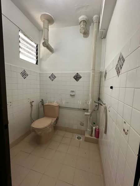707 Clementi West Street 2, 707 Clementi West Street 2, 3 Bedrooms, 989 sqft, HDB Flat For Sale, by Jay Ng, 500232141 - Bathroom - PropertyGuru.com.sg