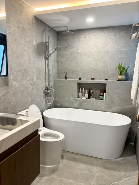 Valley Park, 473 River Valley Road, 1 Bedroom, 753 sqft, Condominium For Rent, by Brenda Koh Hui Theng, 500232148 - Bathroom - PropertyGuru.com.sg