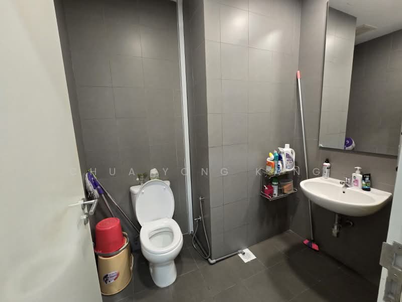 CT Hub, 2 Kallang Avenue, 969 sqft, Light Industrial (B1) For Rent, by Chua Yong Kang, 500232170 - Bathroom - CommercialGuru.com.sg