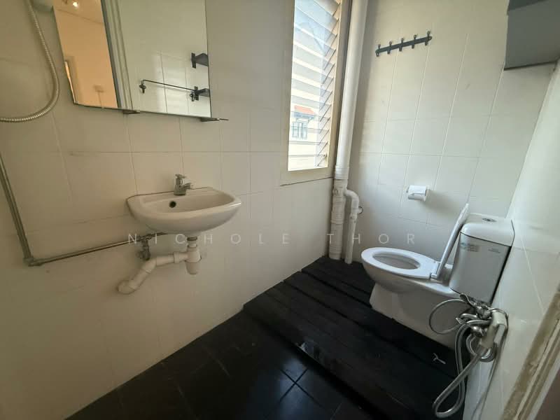 Heart of Chinatown Level 3, Chinatown / Tanjong Pagar, 785 sqft, Shop / Shophouse For Rent, by Nichole Thor, 500232172 - Bathroom - CommercialGuru.com.sg