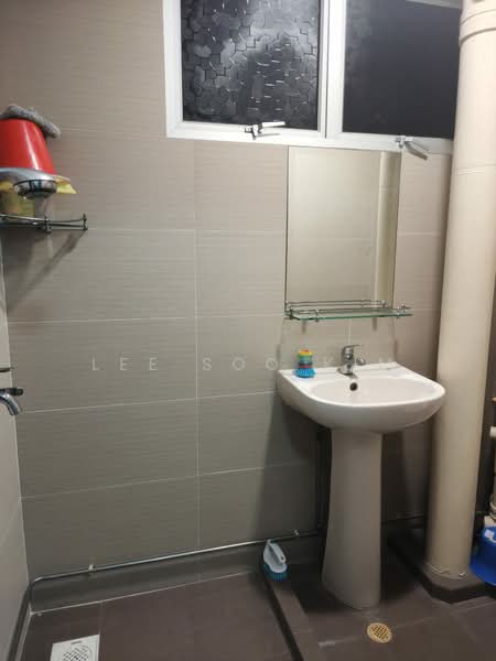 263 Jurong East Street 24, 263 Jurong East Street 24, 3 Bedrooms, 1,302 sqft, HDB Flat For Sale, by Lee Soo Kim, 500232173 - Bathroom - PropertyGuru.com.sg