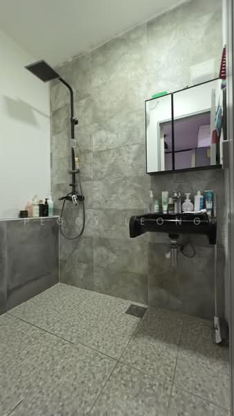101 Henderson Crescent, 101 Henderson Crescent, 3 Bedrooms, 796 sqft, HDB Flat For Rent, by Peggy Leong, 500232185 - Bathroom - PropertyGuru.com.sg