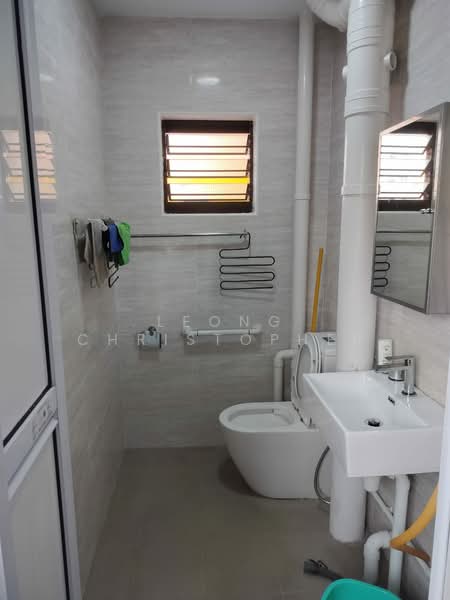 825 Yishun Street 81, 825 Yishun Street 81, Room Rental, 785 sqft, HDB Flat For Rent, by Leong Christopher, 500232190 - Bathroom - PropertyGuru.com.sg
