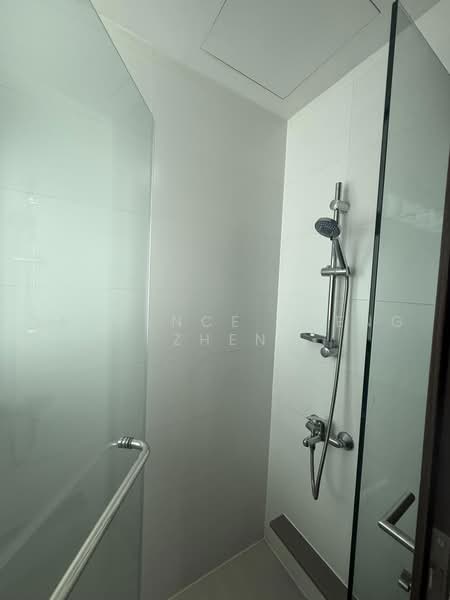 Hundred Trees, 85 West Coast Drive, 4 Bedrooms, 1,475 sqft, Condominium For Sale, by Florence Zheng Zhen, 500232203 - Bathroom - PropertyGuru.com.sg