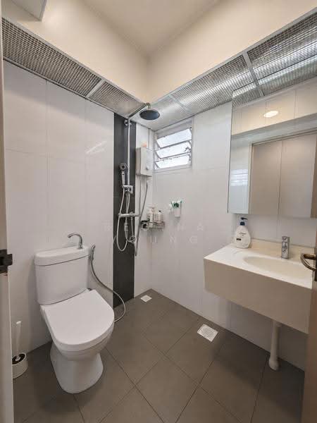 41A Margaret Drive, 41A Margaret Drive, Alexandra / Commonwealth, 2 Bedrooms, 678 sqft, HDB Flat For Sale, by Regina Young, 500232213 - Bathroom - PropertyGuru.com.sg