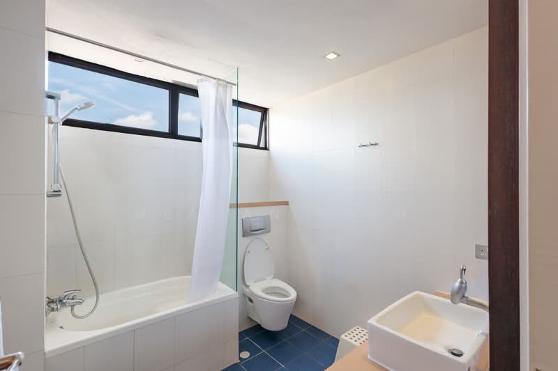 Hillcrest Arcadia, 255 Arcadia Road, 4 Bedrooms, 2,530 sqft, Condominium For Sale, by Meagan Tang, 500232216 - Bathroom - PropertyGuru.com.sg