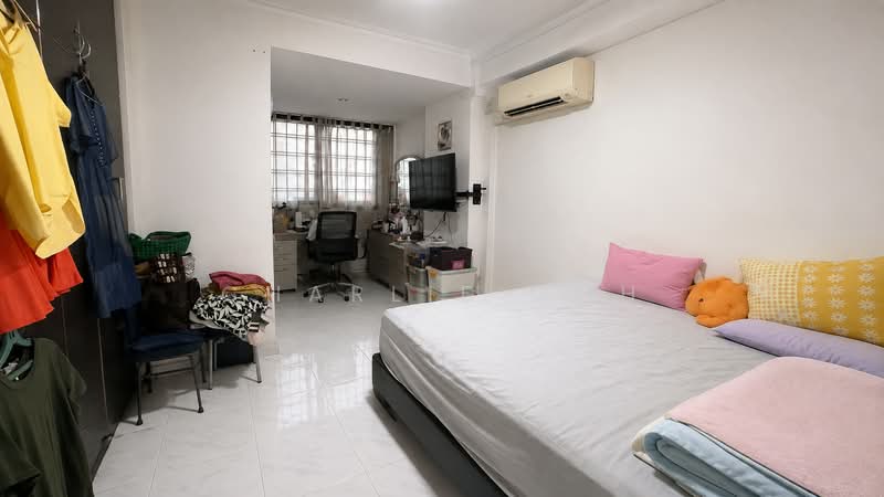 425 Choa Chu Kang Avenue 4, 425 Choa Chu Kang Avenue 4, 3 Bedrooms, 1,119 sqft, HDB Flat For Sale, by Charlie Goh, 500232219 - Current Master Bedroom - PropertyGuru.com.sg