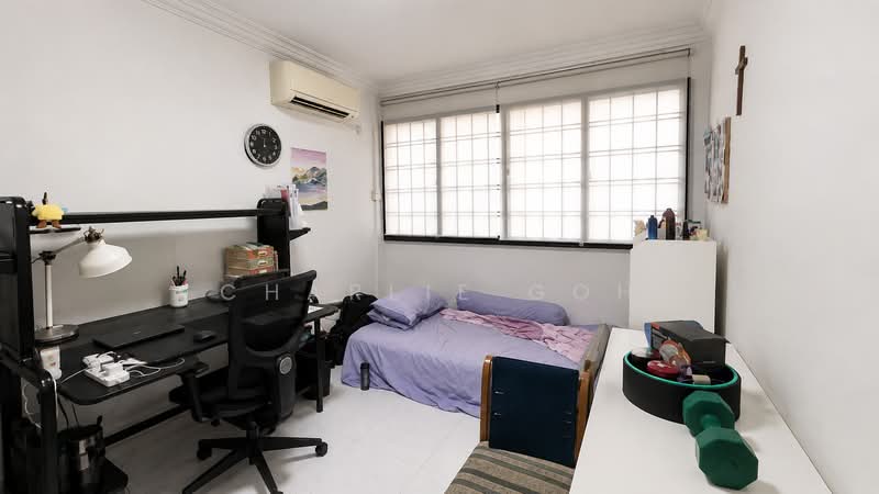 425 Choa Chu Kang Avenue 4, 425 Choa Chu Kang Avenue 4, 3 Bedrooms, 1,119 sqft, HDB Flat For Sale, by Charlie Goh, 500232219 - Current Bedroom - PropertyGuru.com.sg
