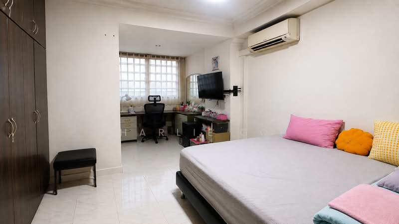 425 Choa Chu Kang Avenue 4, 425 Choa Chu Kang Avenue 4, 3 Bedrooms, 1,119 sqft, HDB Flat For Sale, by Charlie Goh, 500232219 - Master Bedroom - PropertyGuru.com.sg