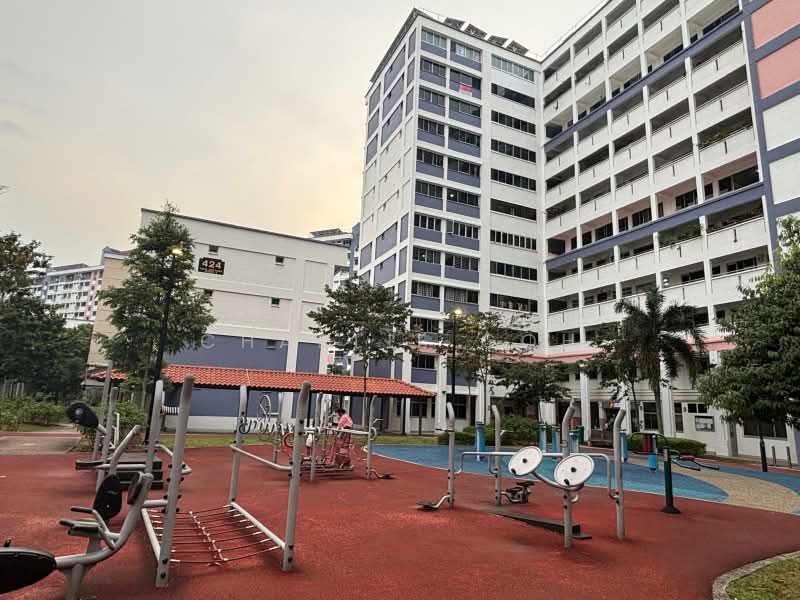425 Choa Chu Kang Avenue 4, 425 Choa Chu Kang Avenue 4, 3 Bedrooms, 1,119 sqft, HDB Flat For Sale, by Charlie Goh, 500232219 - Playground nearby - PropertyGuru.com.sg