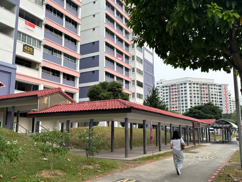 425 Choa Chu Kang Avenue 4, 425 Choa Chu Kang Avenue 4, 3 Bedrooms, 1,119 sqft, HDB Flat For Sale, by Charlie Goh, 500232219 - Bus stop right below the unit - PropertyGuru.com.sg