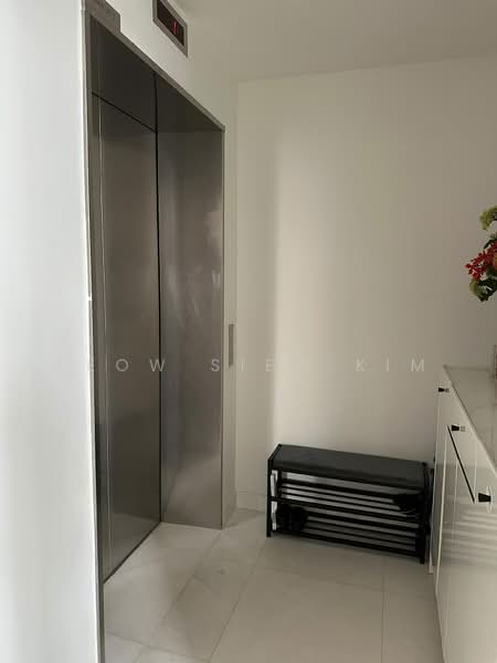 Starlight Suites, 11 River Valley Close, 4 Bedrooms, 1,824 sqft, Condominium For Sale, by Leow Siew Kim, 500232221 - Private Lift -Entrance - PropertyGuru.com.sg