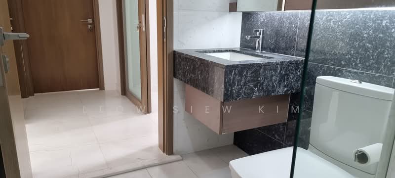 Starlight Suites, 11 River Valley Close, 4 Bedrooms, 1,824 sqft, Condominium For Sale, by Leow Siew Kim, 500232221 - Bathroom - PropertyGuru.com.sg
