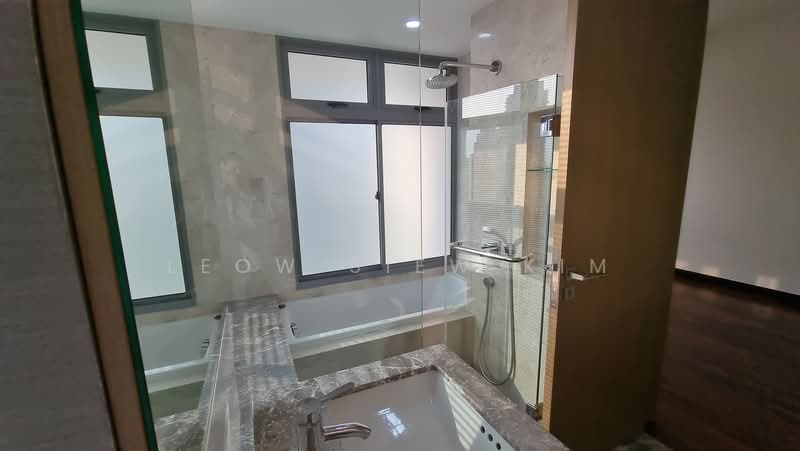 Starlight Suites, 11 River Valley Close, 4 Bedrooms, 1,824 sqft, Condominium For Sale, by Leow Siew Kim, 500232221 - Bathroom - PropertyGuru.com.sg